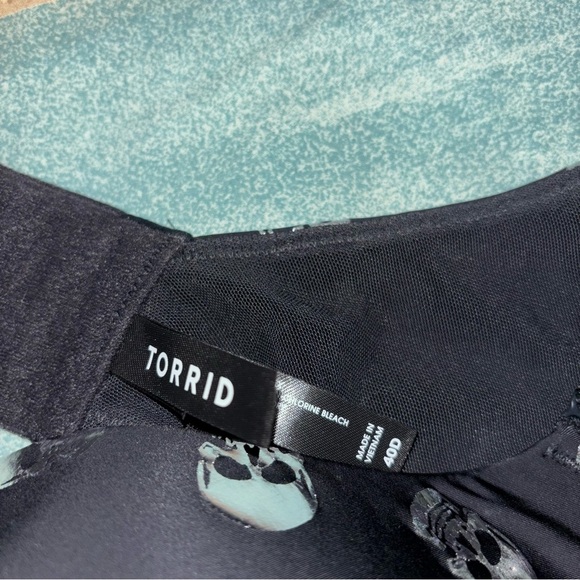 Torrid Black/White Skull Push-Up swim set women’s size 40D top , size 2 bottoms - Picture 9 of 10